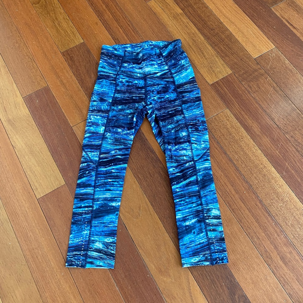 Super cute lululemon capris! Size:2